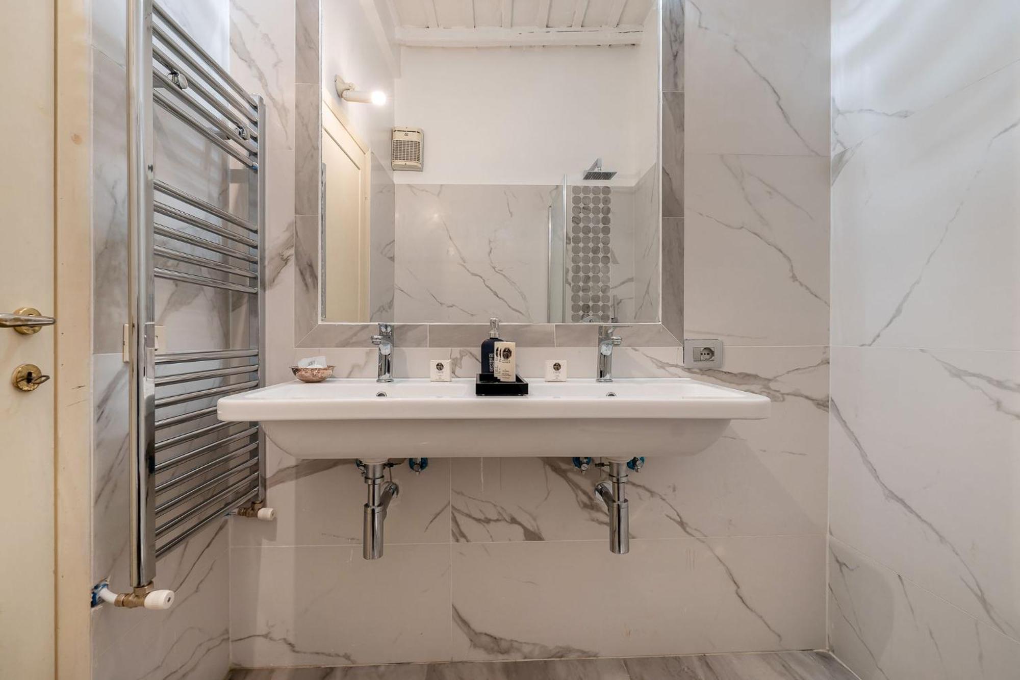 P-Suite Plaza Roma Luaran gambar